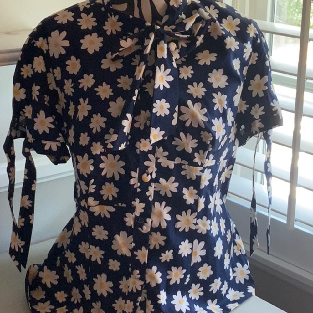 Office wear dress top daisy pattern